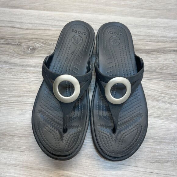 Crocs Sanrah 203342 Black Silver Circle Wedge Slip On Thong Sandals US Women’s 7 - Picture 6 of 10